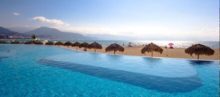 Beachfront Grand Venetian Penthouse