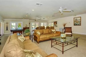 Lovely 3 Bedroom Condo On Golf Course