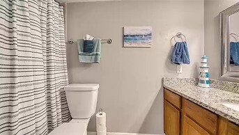 Lovely 3 Bedroom Condo On Golf Course