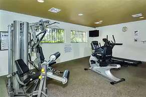 Lovely 3 Bedroom Condo On Golf Course