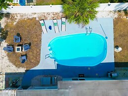 NEW Mid Century Modern Largo Retreat