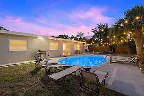 NEW Mid Century Modern Largo Retreat