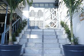 Gallivanto inn - Rohini