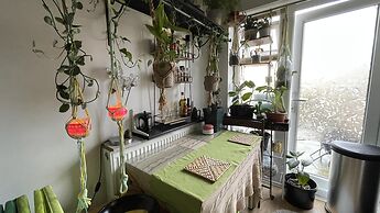 Large 1-bed Studio in London Well Equipped