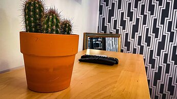 Large 1-bed Studio in London Well Equipped