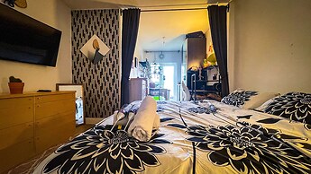 Large 1-bed Studio in London Well Equipped