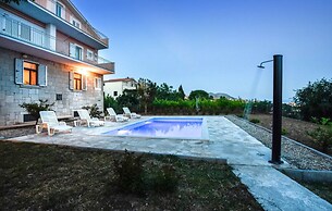 Private House With Pool, sea View and big Garden