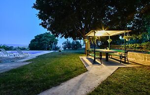 Private House With Pool, sea View and big Garden