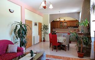 Private House With Pool, sea View and big Garden