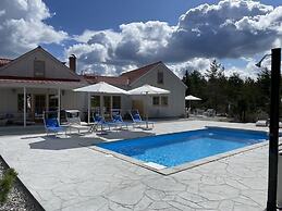 Villa Vitvikenb i Gotland, Pool