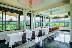 THE CRESTED CRANE BWINDI HOTEL