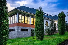 THE CRESTED CRANE BWINDI HOTEL