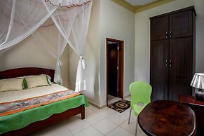 THE CRESTED CRANE BWINDI HOTEL