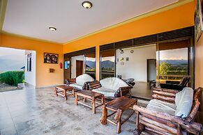 THE CRESTED CRANE BWINDI HOTEL