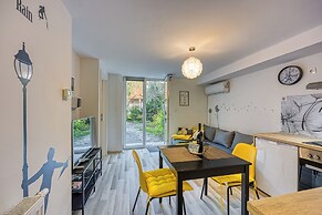 Bumblebee Apartment with Garden