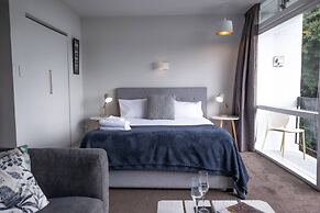 Centrally Located Light-filled Studio w/ Parking