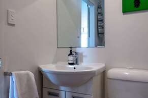 Centrally Located Light-filled Studio w/ Parking