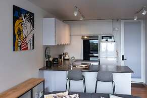 Centrally Located Light-filled Studio w/ Parking