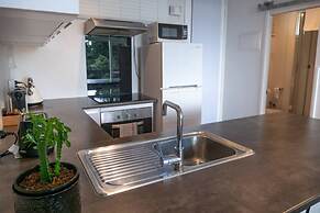 Centrally Located Light-filled Studio w/ Parking