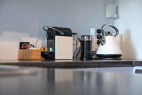 Centrally Located Light-filled Studio w/ Parking