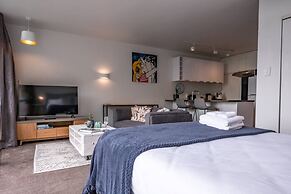 Centrally Located Light-filled Studio w/ Parking