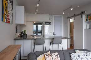 Centrally Located Light-filled Studio w/ Parking