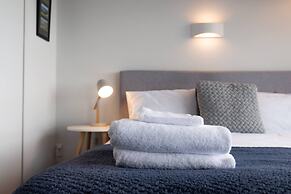 Centrally Located Light-filled Studio w/ Parking