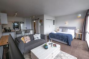 Centrally Located Light-filled Studio w/ Parking