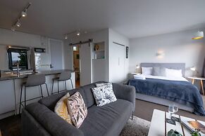 Centrally Located Light-filled Studio w/ Parking