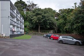 Centrally Located Light-filled Studio w/ Parking