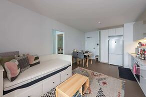 Homely 1BR Apt Near Southern Cross Station w/ Pool