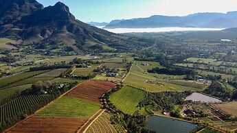 Banhoek Corner Guesthouse