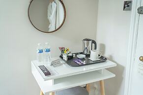 INNit Hotel - Marina House