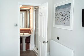 INNit Hotel - Marina House