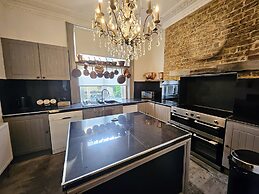 INNit Hotel - Marina House