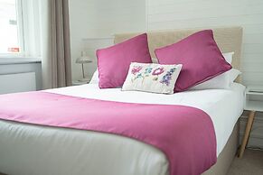 INNit Hotel - Marina House