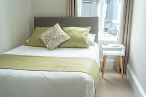 INNit Hotel - Marina House