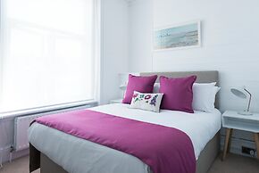 INNit Hotel - Marina House