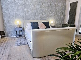 INNit Hotel - Marina House