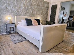 INNit Hotel - Marina House