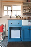 Dog Friendly Shepherd's Hut, Perfect for Couples