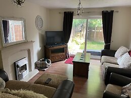 3-bed House in Stoke-on-trent Free Sky Free Wifi
