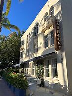 Apartments at 100 Collins