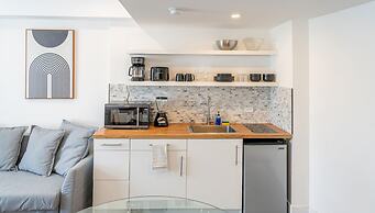 Apartments at 100 Collins