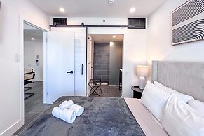 Apartments at 100 Collins