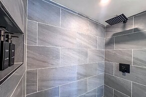 Apartments at 100 Collins