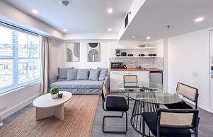 Apartments at 100 Collins