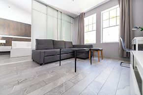 Apartments at 100 Collins