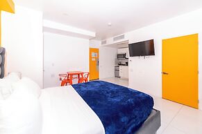 Apartments at 100 Collins