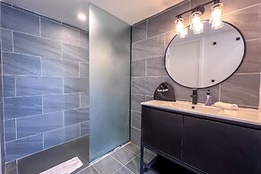 Apartments at 100 Collins